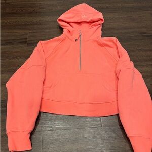 lululemon cropped scuba